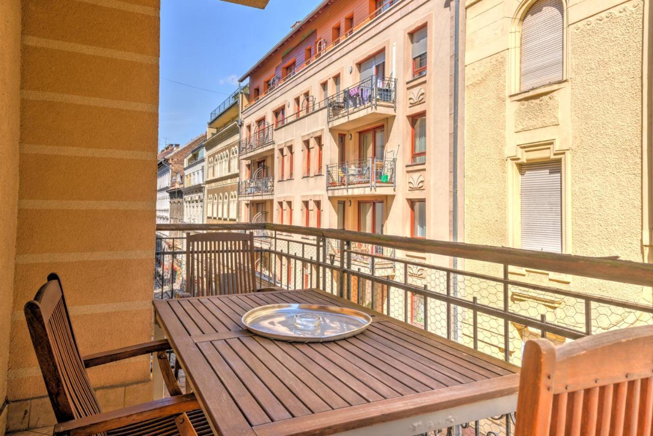Central Downtown Apartments Budapest Exteriör bild