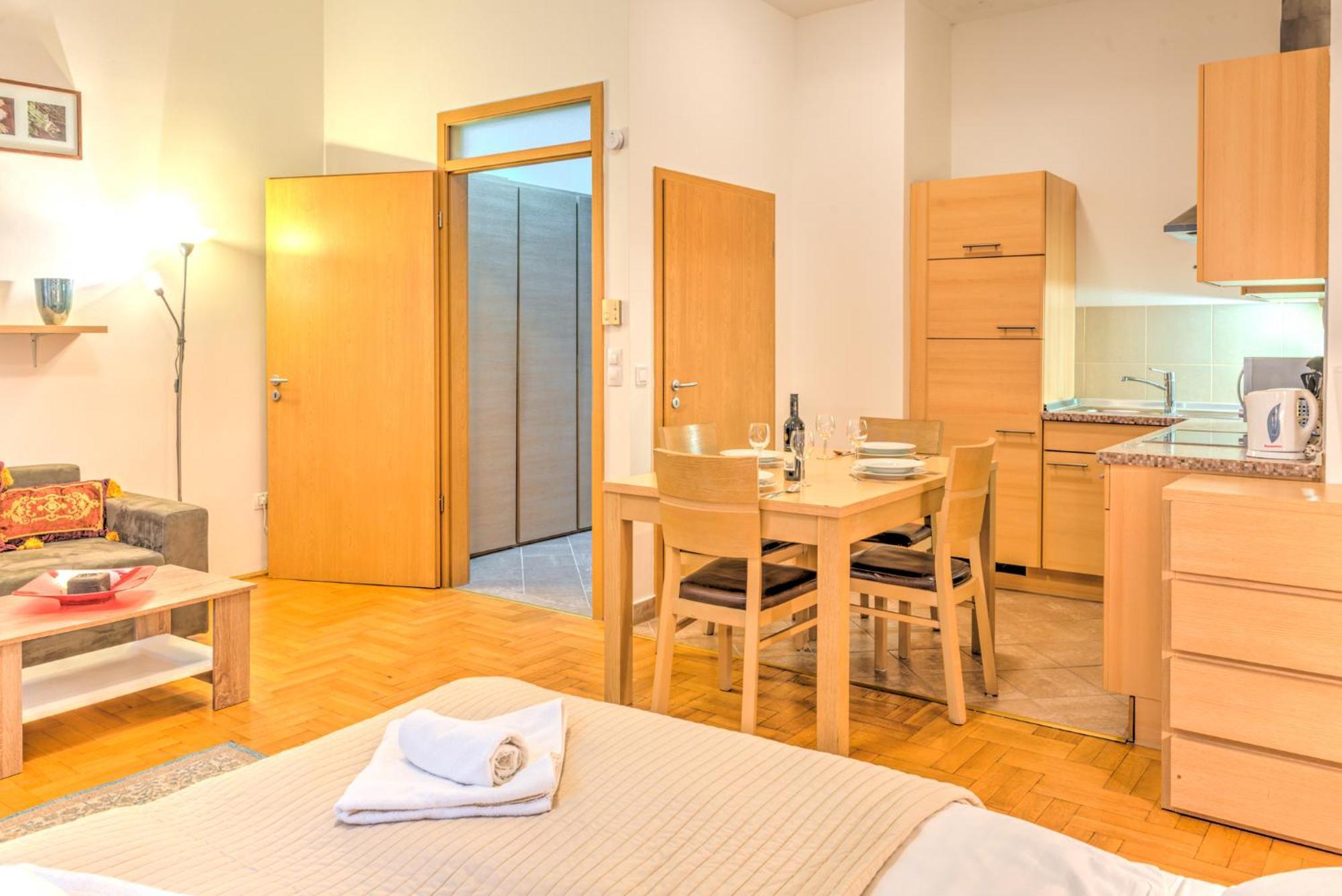Central Downtown Apartments Budapest Exteriör bild